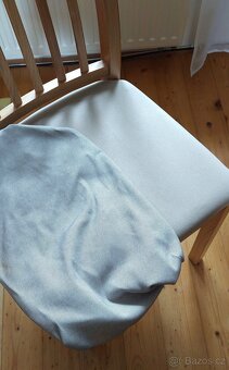 prodám jídelní stůl + 4 židle - 5