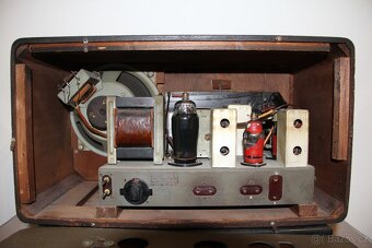 Staré lampové (elektronkové) rádio Mikrofona MK375 - 5