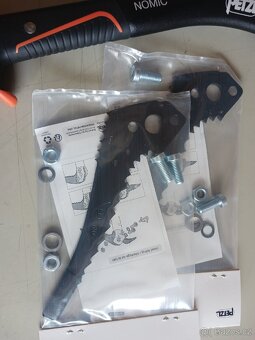 Petzl NOMIC pár - 5