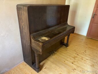 Prodám starší akustické piano – krásný zvuk, plně funkční - 5