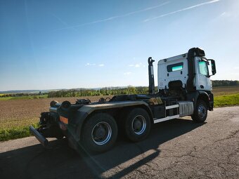 Mercedes Arocs 2645 kontejner - 5