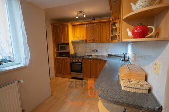 Prodej rodinného domu 4+1 s bazénem o rozloze 144 m2, ulice - 5