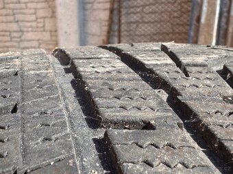 Pneu Hankook 215/60R16 - 5