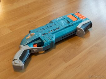 Velká sada 7 zbraní a příslušenství Nerf - 5