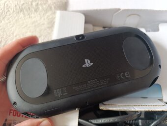 Sony PS PlayStation Vita Boxed + Hra - 5