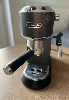 Kávovar DeLonghi Dedica Espresso EC 685.BK - 5