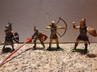 Prodám staré figurky vojácků cinové ručně malovaný - - 5
