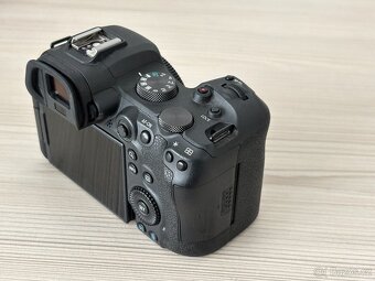 Canon EOS R6 + Smallrig Cage - 5
