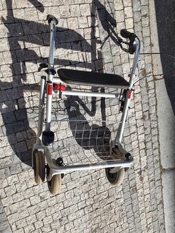 skládací čtyřkolové chodítko se sedátkem - 5