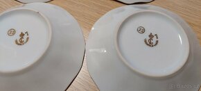 Set čtyř porcelánových podšálků se zlacením Lesov - 5