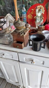 Dřevěné police,stoličky - 5