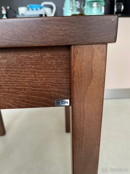 Jídelní stůl TON - 5