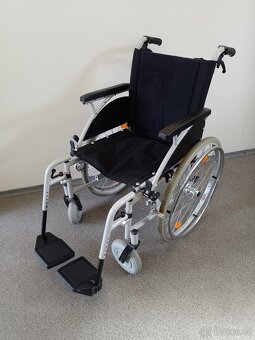 Skládací mechanický invalidní vozík se ZÁRUKOU - 5