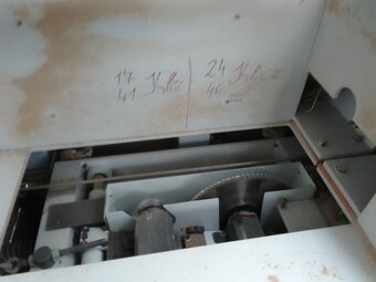 Kotoučovou pilu přířezovou MJ6213B - 5