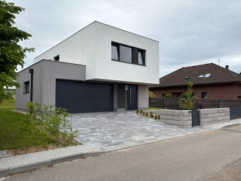 Luxusní novostavba s velkou zahradou - do 30min P+R Chodov - 5