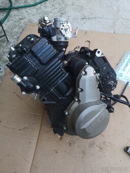 Cf MOTO 650, poškozený motor - 5