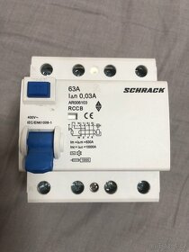 Prodám proudový chranič 63 A Schrack - 5