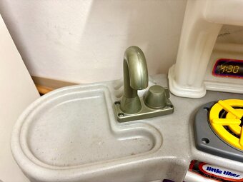 Dětská kuchyňka s vybavením Little Tikes - 5