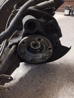 BMW E34 zadní pravé rameno - 5