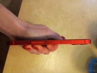 iPhone 12, baterie 100% - 5