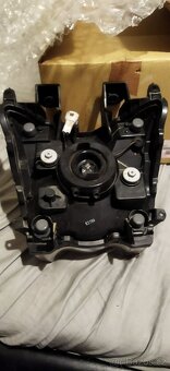 Prodám přední světlo Suzuki GSX-S 1000 - 5