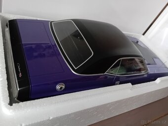 Dodge Challenger R/T a Ford Mustang 1:12 Ottomobile - 5