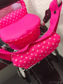 Nový kočárek pro panenky – růžový s puntíky - 5