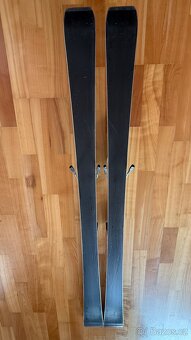 Dětský set lyže Atomic 140 cm + boty Technica + helma Marker - 5