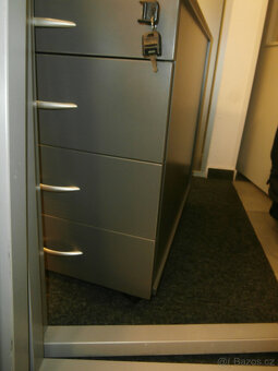 Skříňka se zásuvkami na kolečkách, kontejner od 500 kč - 5