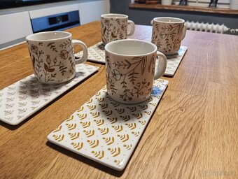 SADA DESIGNOVÝCH HRNKŮ NA KÁVU AMADEUS FRANCIE - 5