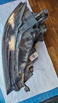 Světlomet přední pravý VW Passat B8 - 5