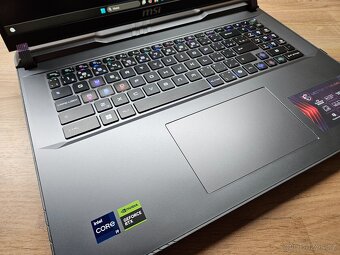 17" 2K_MSI VECTOR 17 HX_i9-14900HX_32GB_2TB_RTX 4090 16GB - 5