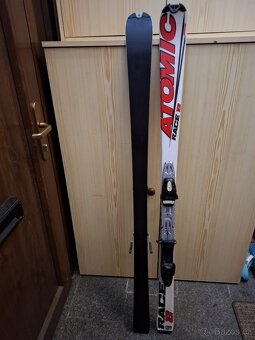 Sjezdové carvingové lyže Atomic Race 8 v délce 150cm - 5