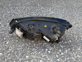 Vw Caddy pravý bi xenon - 5