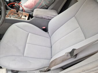 Mercedes E270 - 5