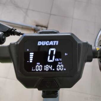 Elektrokoloběžka Ducati. - 5
