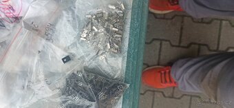 Velké množství součástek - 5