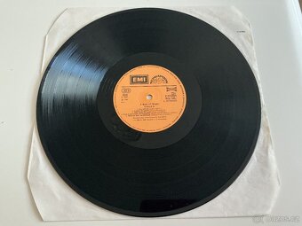 Lp Queen-a kind of magic - 5