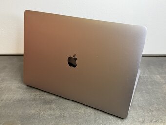 Macbook Pro 16" 2019 / I7 / 16GB / 2TB / Space gray - 5