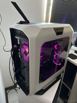 Prodám TOP herní PC skříň Corsair Big Tower - 5