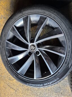 235/45 R18 superb - 5