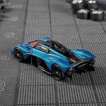 Hot Wheels Elite 64 Aston Martin Valkyrie - 5