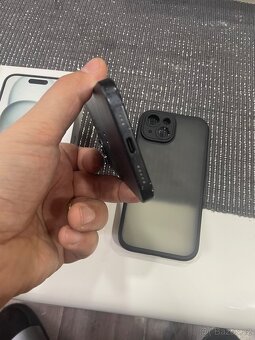 📱 iPhone 15 128 GB – Black - 5