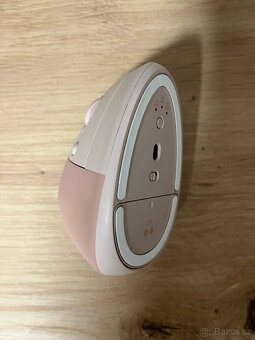 Logitech Lift Vertical Ergonomic Mouse – růžová - 5