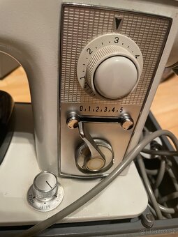 Kufříkový šicí stroj Ideal - 5