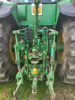 Kolový traktor John Deere 8330 - 5