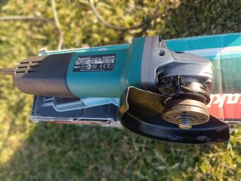 MAKITA 9558HN Úhlová bruska - 5