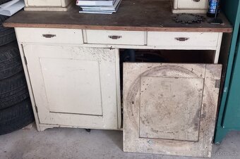 Prodám staré kredence k renovaci - 5