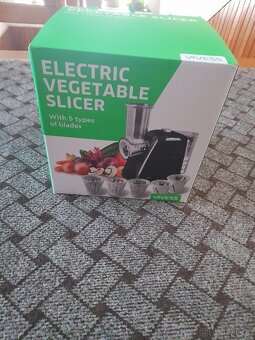Novy elektricky kráječ zeleniny Vivess - 5