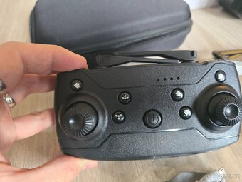 E99 Dron šedý dual kamera + box s příslušenstvím + VR brýle - 5